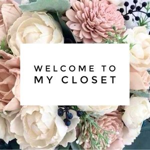 Hello! I’m Renée, this is my closet on Poshmark! @ladybugrenee 🩷